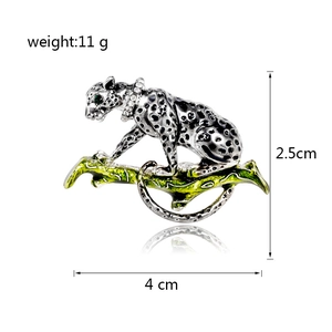 Vintage Leoparden-Brosche aus Silberlegierung mit grünem Zweig und Strasssteinen