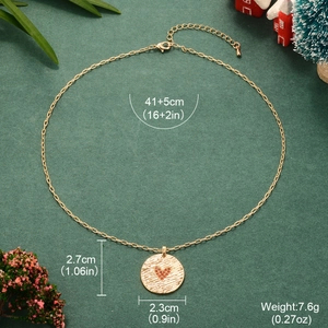 Vue détaillée du collier vintage doré avec pendentif cœur rouge et dimensions