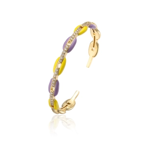 Dettaglio del bracciale placcato oro 18K con smalto colorato e intarsio in zircone