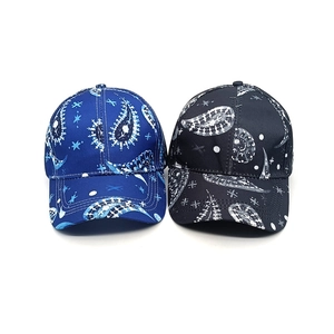 Berretti da baseball blu navy e neri con motivi paisley per la protezione solare all'aperto