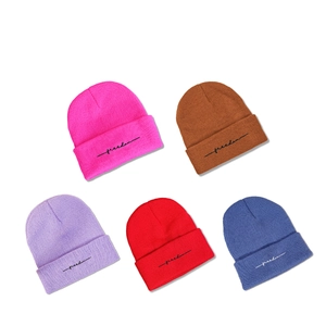 Lot de cinq bonnets en maille Freedom unisexe aux couleurs vives avec broderie