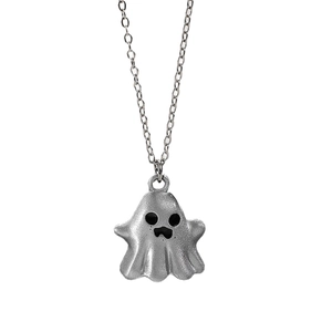 Détail du pendentif fantôme mignon avec finition argent mat pour bijoux d'Halloween