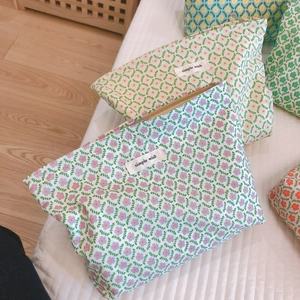 Floral cotton makeup bags with simple wish labels and metal zippers in various colors