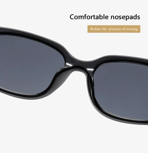Detaillierte Makroansicht der bequemen integrierten Nasenpads dieser schwarzen Sonnenbrille