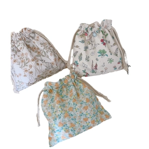 Pochettes de rangement en coton à cordon avec motifs floraux et animaux et tissu épais