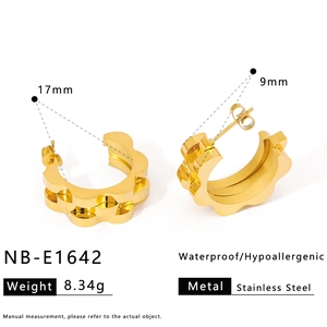 Detail view of 17mm gold stainless steel C-shaped earrings with wavy edges and dimensions