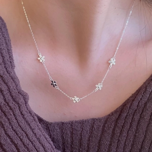 Elegant 925 sterling silver daisy flower necklace worn on neck with five floral charms