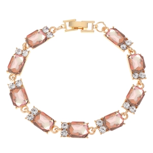 Elegante bracciale dorato con pietre rosa quadrate e diamanti in esposizione circolare