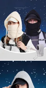 Gros plan du bonnet d'hiver en tricot 3-en-1 avec masque de protection et cache-cou