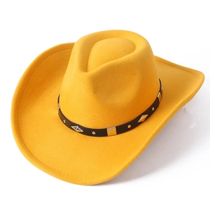 Chapeau de cowboy western classique en feutre jaune avec bande en cuir cloutée pour hommes et femmes