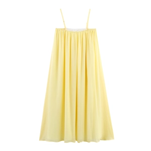 Robe longue bohème en mousseline jaune à fines bretelles et silhouette évasée fluide