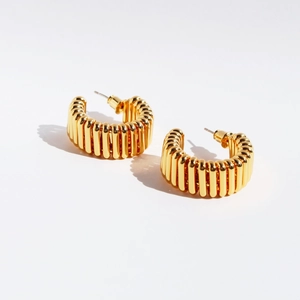 Minimalist gold-plated wide C-shape hoop earrings with vertical ribbed texture