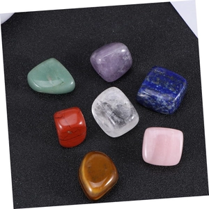 Sieben Chakra Set aus natürlichen polierten Kristallen inklusive Amethyst und Rosenquarz
