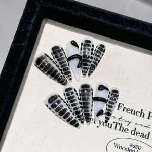 Handmade Press On Nails Black White Snake Skin Texture 3D Python Pattern Long Stiletto Fake Nails Cool Punk Style