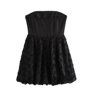 Sexy schwarzes trägerloses Minikleid mit 3D-Rosenrock und offenem Rücken für Damen
