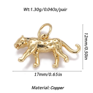 Detail showing dimensions and 1.3g weight of a leopard pendant with zircon and gold finish