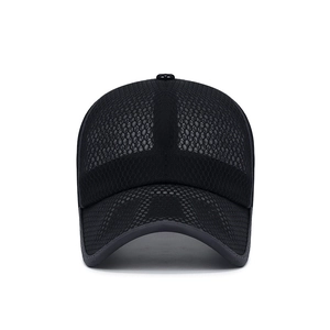 Atmungsaktive schwarze Mesh-Baseballkappe mit gebogenem Schirm für Outdoor-Sportarten