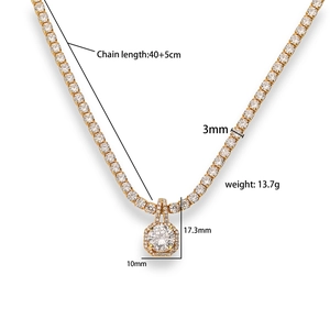 Collana dorata con ciondolo quadrato halo e cristalli su catena tennis da 3 mm