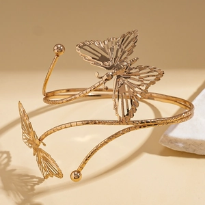 Bracelet de bras papillon doré élégant avec un design en spirale et accents ajourés