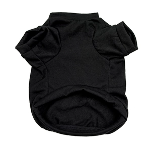Detailed view of black pet t-shirt made of elastic knitted fabric for dogs