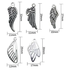 Detaillierte Größenübersicht für Libellenflügel-Anhänger in verschiedenen Designs