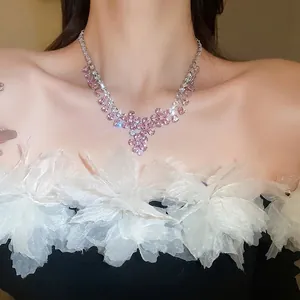 Collana Di Fiori Rame Zircone Cristallo Rosa Forma V Catena Da Clavicola Elegante Gioielli Di Moda Di Lusso Per Donne