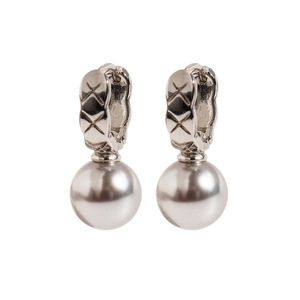 Elegant U-shaped quilted silver hoops with grey pearl pendants on white background
