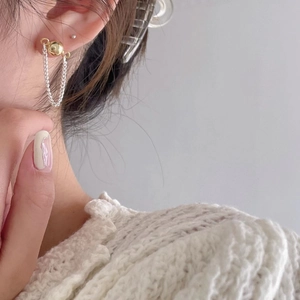 Close-up of S925 silver chain hoop earrings in gold and silver on a female model