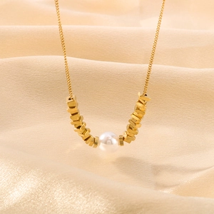 Elegant 18k gold plated stainless steel necklace with square beads and a white pearl