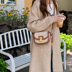 Borsa a sella in pelle marrone e tela con fibbia dorata in stile outdoor naturale