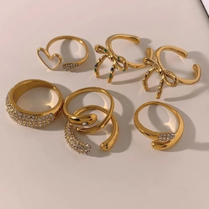 Gold bow heart jewelry set with sparkling rhinestones and adjustable rings for women