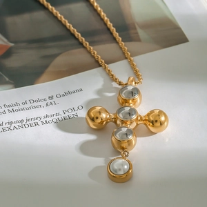 Collier croix en acier inoxydable plaqué or 18 carats avec perle et chaîne torsadée