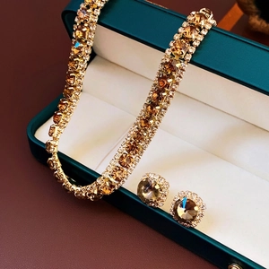 Elegant champagne gold necklace set with square gemstone and round floral stud earrings