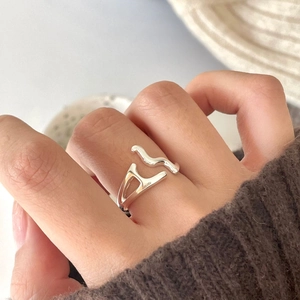 Minimalist 925 silver open ring with irregular wave design worn on a finger