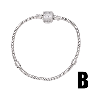 Bracciale a catena snake in argento con chiusura cilindrica pavé e charm a clip