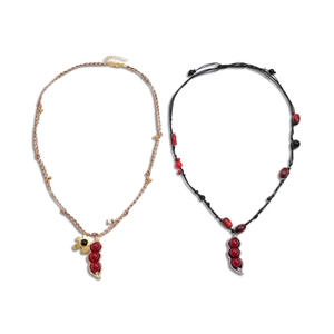 Collier ethnique rétro avec fleur en zircone et pendentifs de gousses de pois rouges