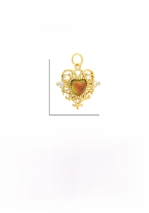 Detailed size chart for 18K gold-plated heart pendant with red-green crystal