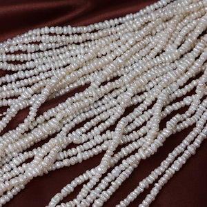 Perles d'eau douce blanches naturelles de 3-4mm pour bijoux DIY sur fond de soie