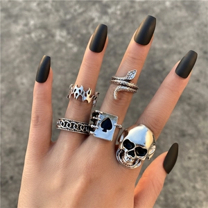 Ensemble de 5 bagues gothiques punk en argent vieilli avec motifs serpent et tête de mort