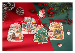 Étiquettes cadeaux de Noël avec rubans et fenêtres pour décoration de fête faite maison