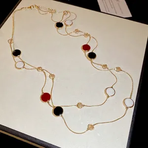 Collier doré vintage avec perles en résine colorées et pendentifs ronds en émail