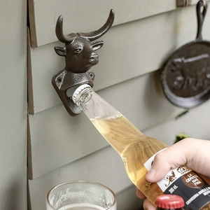 Abrebotellas de pared vintage de hierro fundido con forma de cabeza de toro rústico