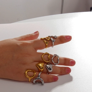 Minimalistische 18K goud en zilver hol hart titanium stalen ringen set voor vrouwen