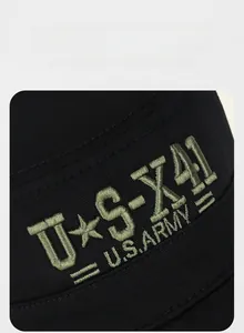 Detailansicht der grünen U.S. ARMY Stickerei auf der schwarzen Tactical Military Cap