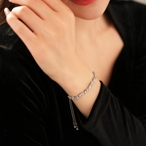 Silver adjustable tennis bracelet with star zircon and pearls on a black velvet sleeve