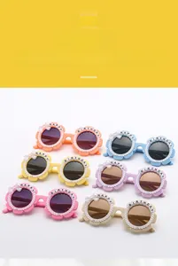 Detail view of flower-shaped kids' birthday glasses with pearls and happy birthday text