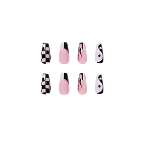 Faux ongles longs ballerine avec motifs damier noir blanc, flammes et symbole yin yang