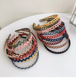 Close-up of matte nonslip headbands with wavy and hollowed-out ring patterns in Morandi colors