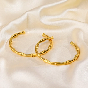 Bracciale rigido aperto a forma di bambù in acciaio inossidabile placcato oro 18K da donna