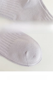 Detail view of reinforced toe and 3D heel construction on light purple cotton socks